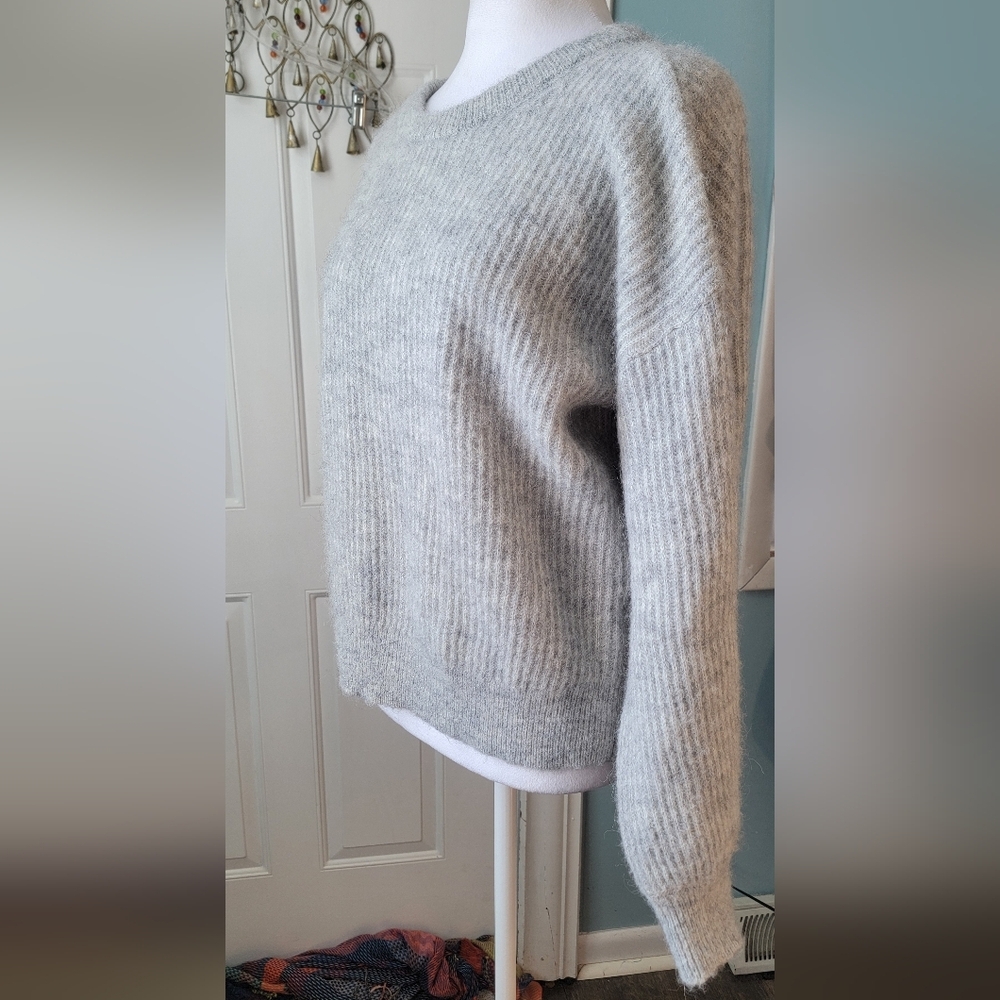 Banana Republic Heritage Wedge Crew Sweater Womens LP Gray Wool Alpaca Blend Rib